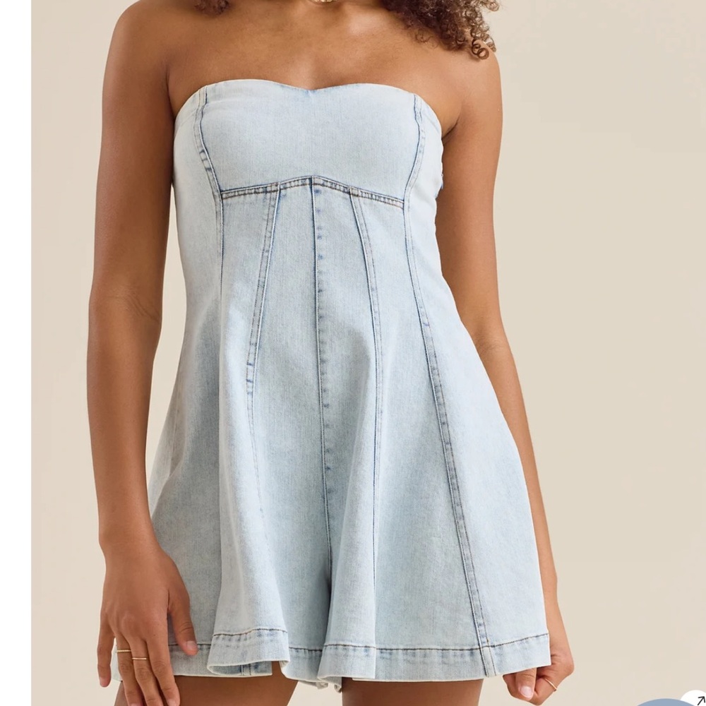 NWT- Altar'd State Strapless Ash Wash Jean Denim Shorts Romper No-slip chest